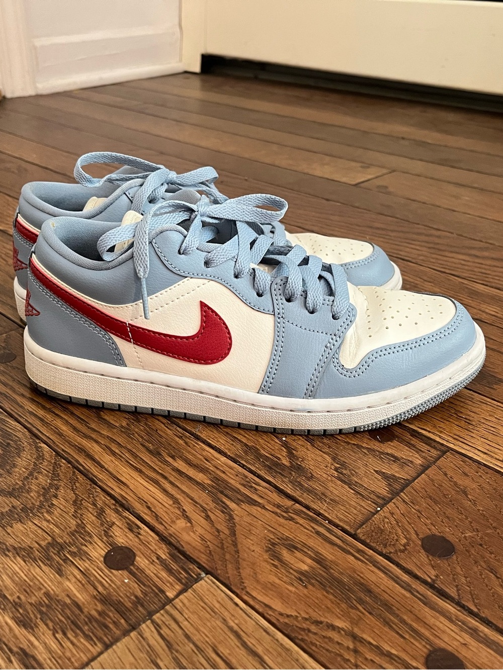 Nike Kids Light Blue, White & Red Low-Top Sneakers